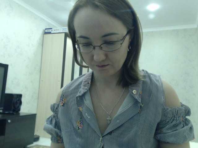 Fotos viktoriyax I watch your camera for 21 tokens, listen to music for 10 tokens, and also go to ***ping, groups and private. Tips are welcome. Also put the Love of visitors!