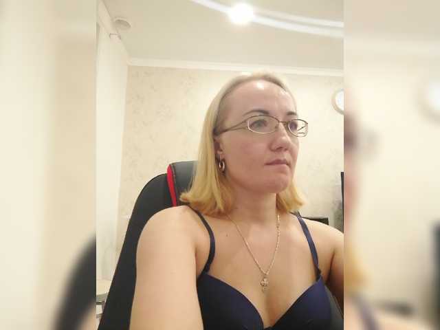 Fotos viktoriyax I watch your camera for 21 tokens, listen to music for 10 tokens, and also go to ***ping, groups and private. Tips are welcome. Also put the Love of visitors!