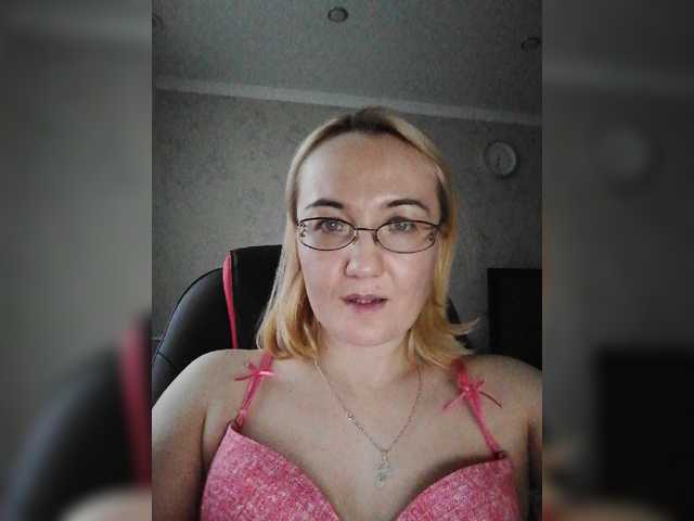 Fotos viktoriyax I watch your camera for 21 tokens, listen to music for 10 tokens, and also go to ***ping, groups and private. Tips are welcome. Also put the Love of visitors!