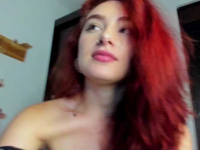 Fotos violetwatson- Today I am very playful, do you want to come and try me! Goal: 1500 tokens