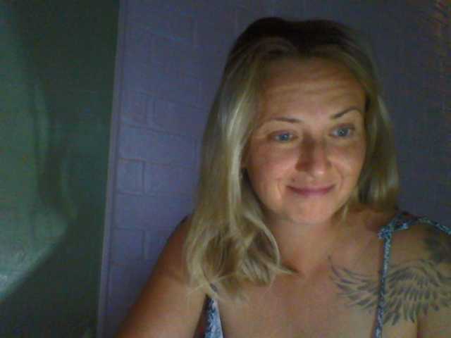 Fotos XswetaX I look at your cam for 30 tokens. chest-40 tokens