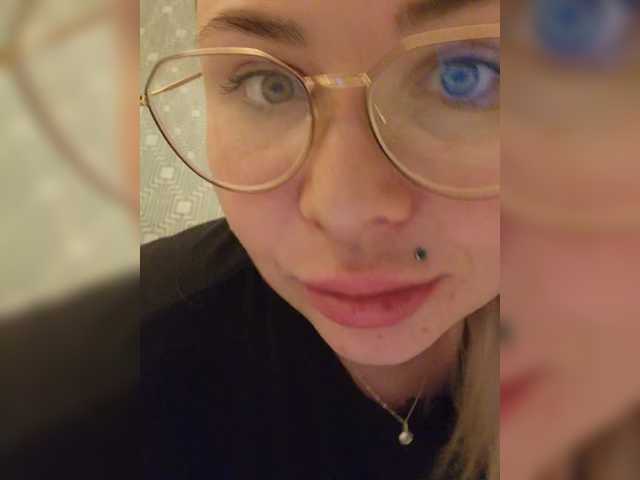 Capturas de tela de transmissão YourFunnyBlondiee