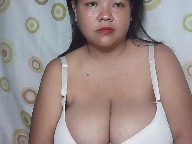 Capturas de tela de transmissão yummytits28