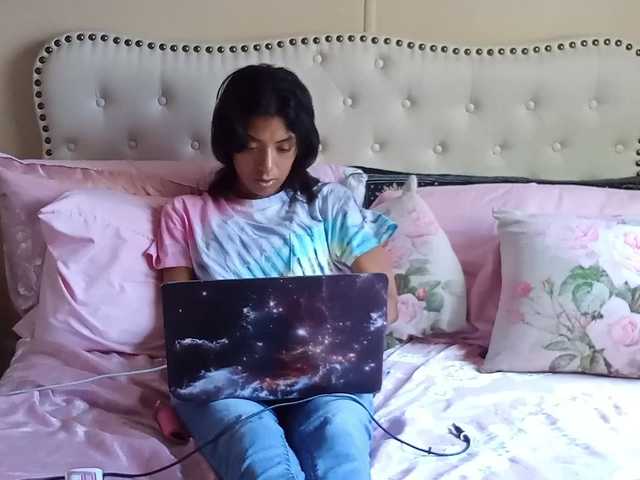 Capturas de tela de transmissão ZaraLuv